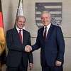 Ministerpr&auml;sident Stanislaw Tillich (r.) empfing den Generaldirektor der Organisation f&uuml;r das Verbot chemischer Waffen (OVCW), Ahmet &Uuml;z&uuml;mc&uuml;, zu einem Gespr&auml;ch.